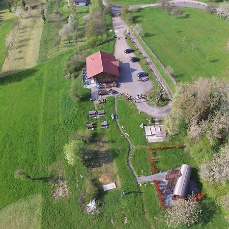 Le Chalet Du Chemin Et Sa Roulotte Berviller-en-Moselle Екстериор снимка
