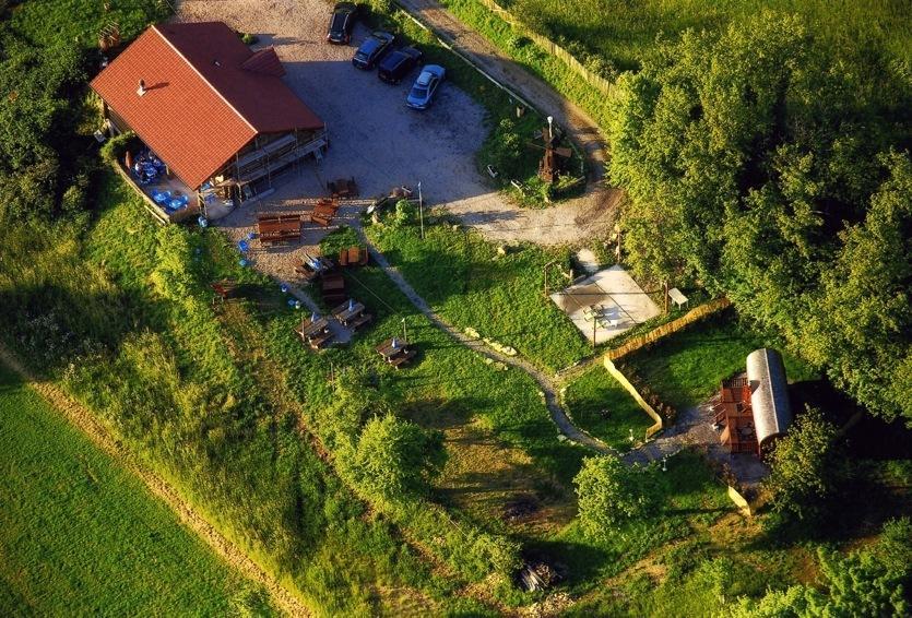 Le Chalet Du Chemin Et Sa Roulotte Berviller-en-Moselle Екстериор снимка