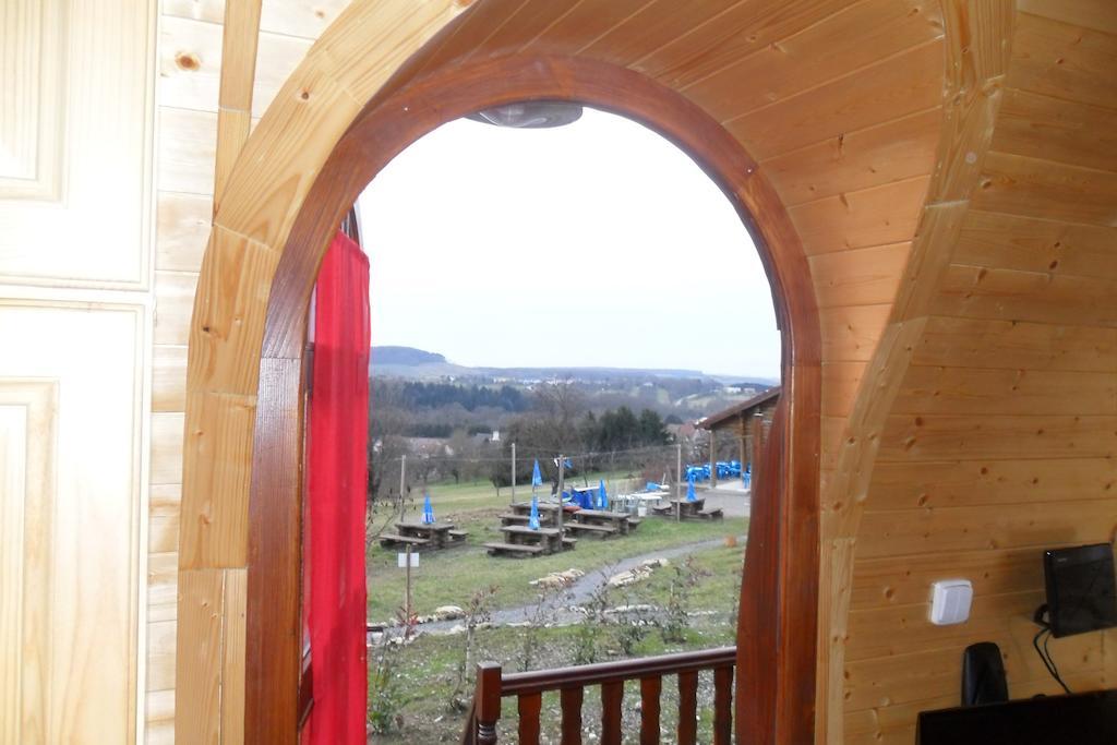 Le Chalet Du Chemin Et Sa Roulotte Berviller-en-Moselle Екстериор снимка