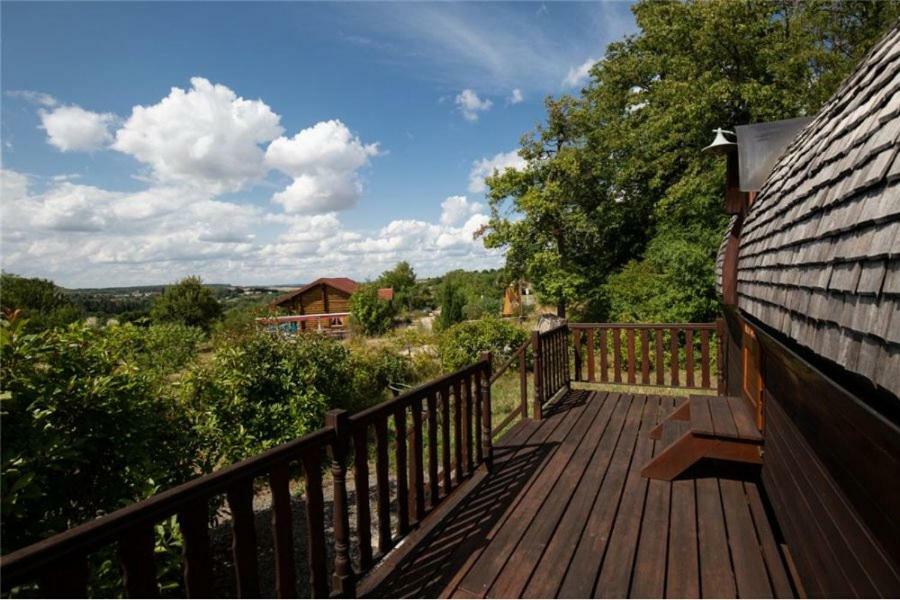 Le Chalet Du Chemin Et Sa Roulotte Berviller-en-Moselle Екстериор снимка