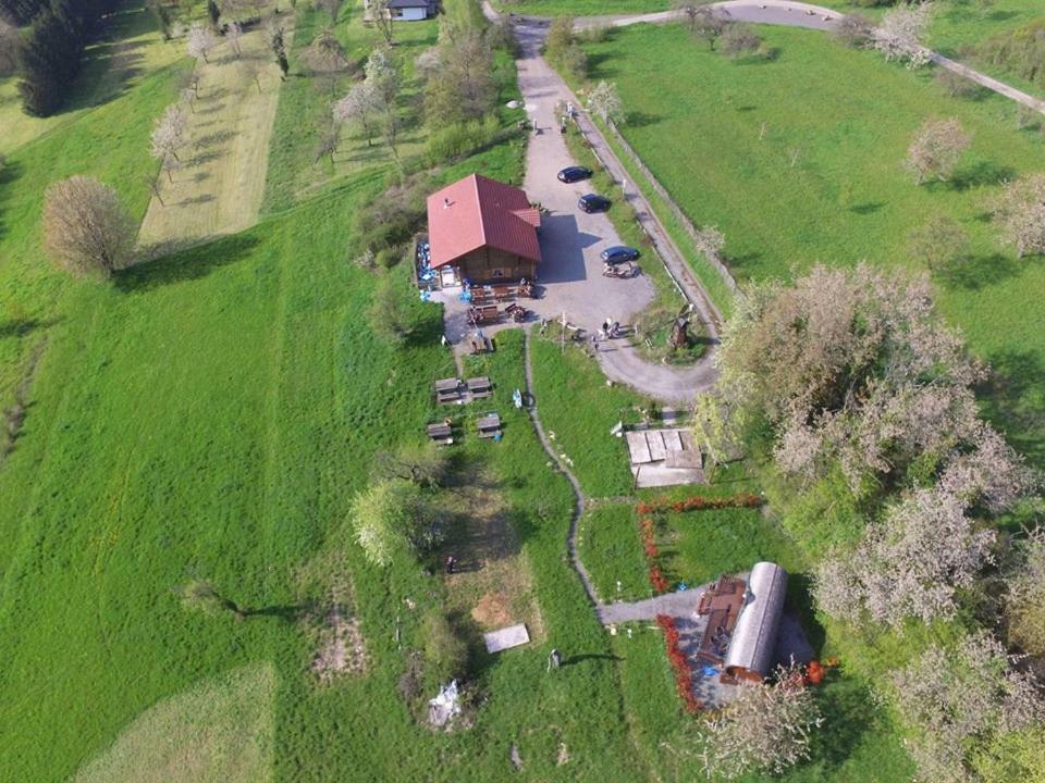 Le Chalet Du Chemin Et Sa Roulotte Berviller-en-Moselle Екстериор снимка